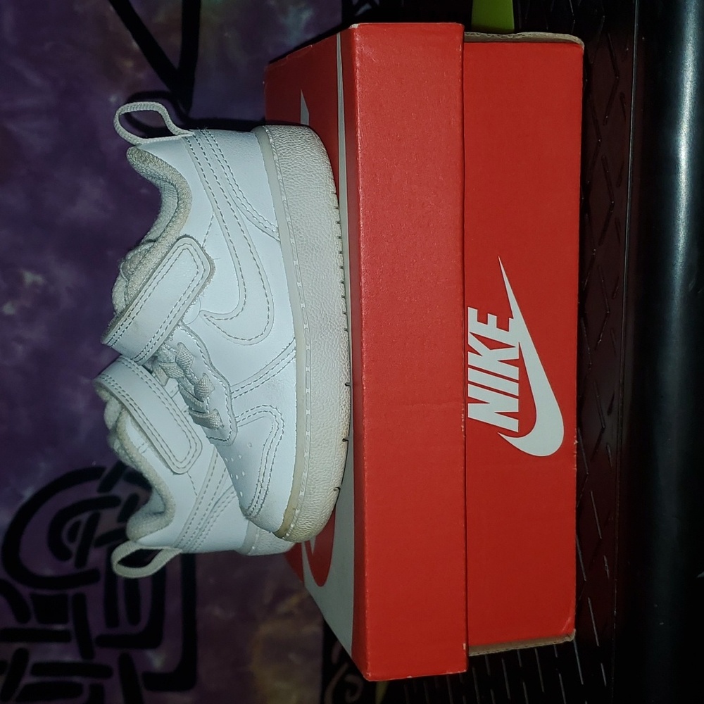 NIKE